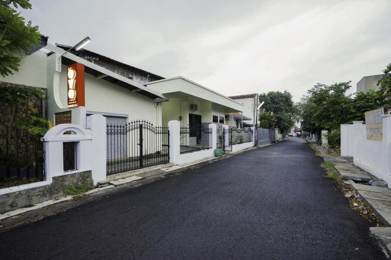 Oyo 2004 Penginapan Bidara Syariah Hotel Probolinggo Exterior photo